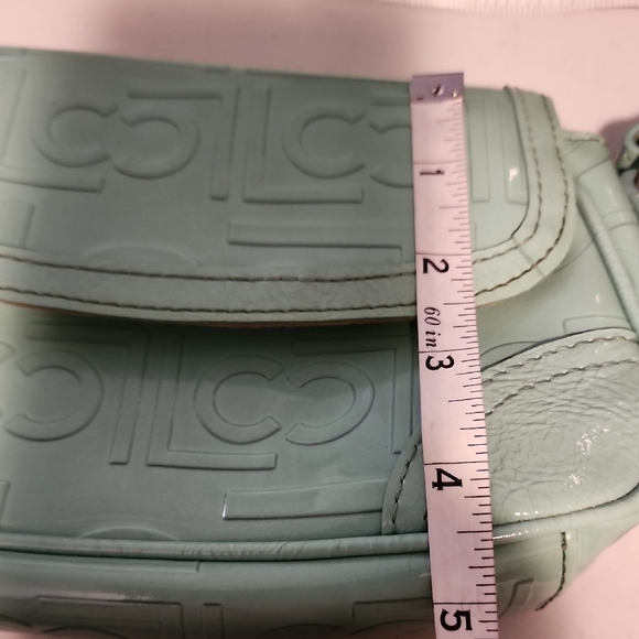 Liz Claiborne Green Shoulder Bag with Textured Finish - Picture 7 of 8